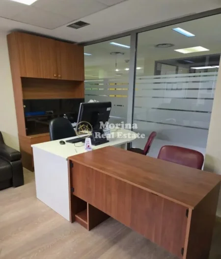 Tirane, shitet ambjent biznesi Kati 3, 22 m² 47.000 € (Condor Center)