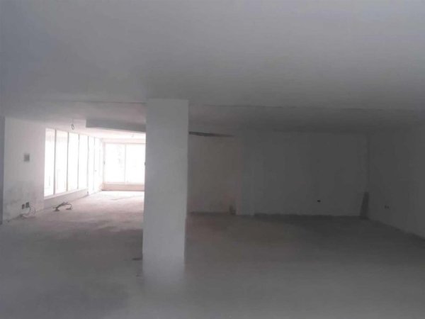 okazion-shitet-ambjent-biznesi-me-700-m2-prane-mangalem-2 (3).jpeg
