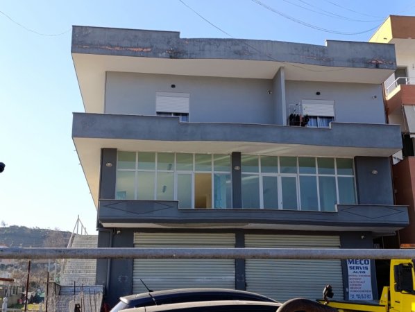 Tirane, jepet me qera ambjent biznesi Kati 1, 220 m² 500 € (Rruga 7 nentori)