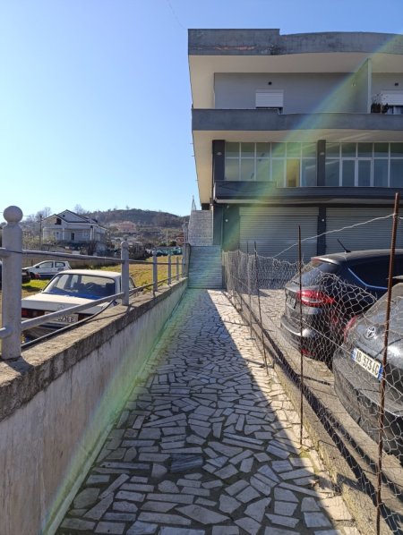 Tirane, jepet me qera ambjent biznesi Kati 1, 220 m² 500 € (Rruga 7 nentori)