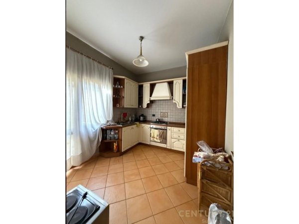 Tirane, shitet Vile 2 Katshe Kati 2, 408 m² 500.000 € (Don Bosko)