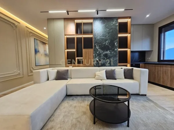 Tirane, jepet me qera apartament 2+1+Ballkon Kati 7, 120 m² 1.500 € (Rr. Barrikadave)