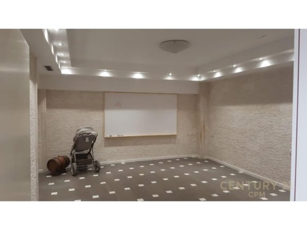 Tirane, shitet ambjent biznesi Kati 0, 82 m² 150.000 € (Kristal Center)