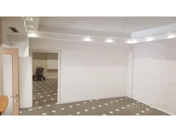 Tirane, shitet ambjent biznesi Kati 0, 82 m² 150.000 € (Kristal Center)
