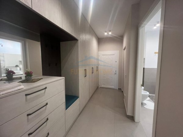 Tirane, jepet me qera apartament 1+1 Kati 11, 85 m² 1.000 € (Komunës së Parisit tek Kompleksi Dinamo)