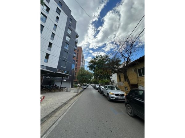 Tirane, jepet me qera ambjent biznesi , 298 m² 5.000 € 