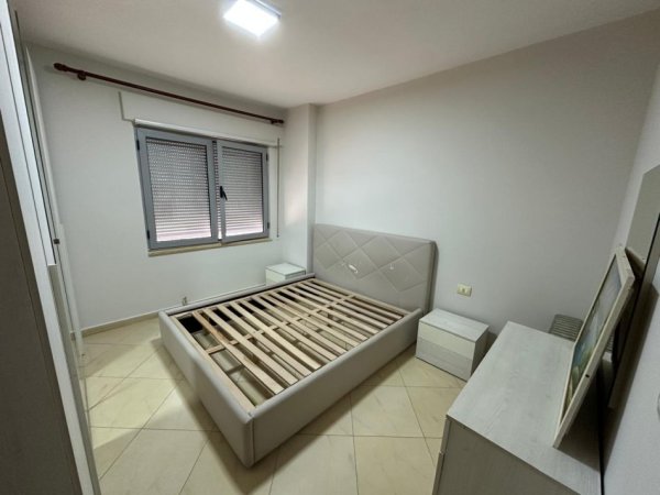 Tirane, jepet me qera apartament 2+1+2 Kati 3, 100 m² 600 € (Selvia)