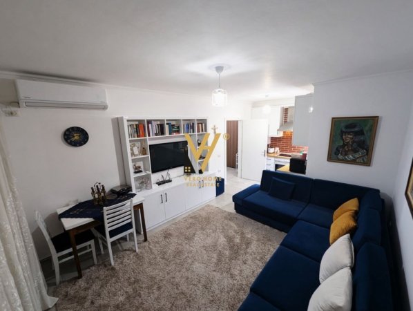 Tirane, jepet me qera apartament 1+1+Ballkon Kati 2, 65 m² 400 € (SHKOZE)