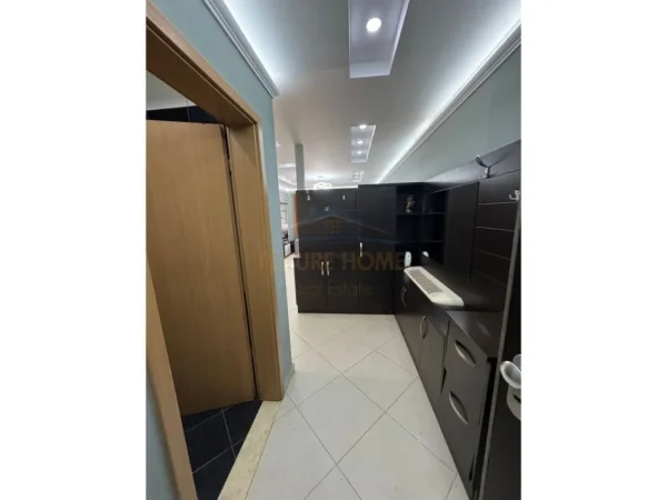 Tirane, jepet me qera apartament Kati 6, 112 m² 700 € 