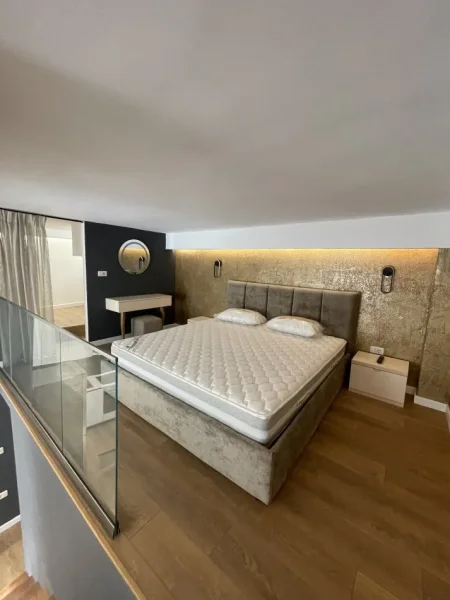 Tirane, shitet apartament duplex 2+1+Ballkon Kati 0, 46 m² 140.000 € (Liqeni i thate, Prane Hotel Radisson)