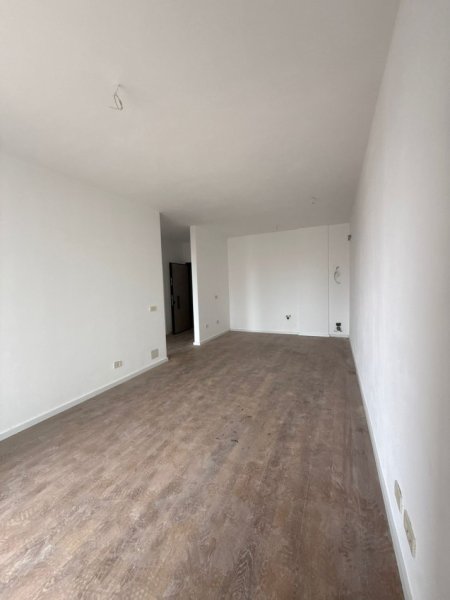 Tirane, jepet me qera zyre Kati 5, 75 m² 600 € (Mine Peza)