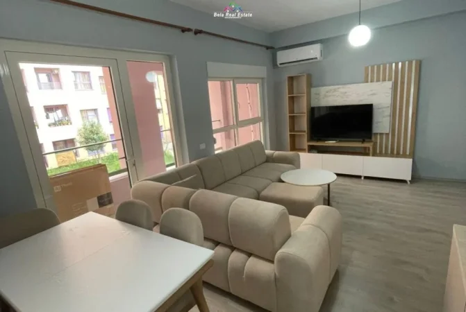 Tirane, jepet me qera apartament 2+1+Ballkon Kati 4, 80 m² 550 € (Mangalem)