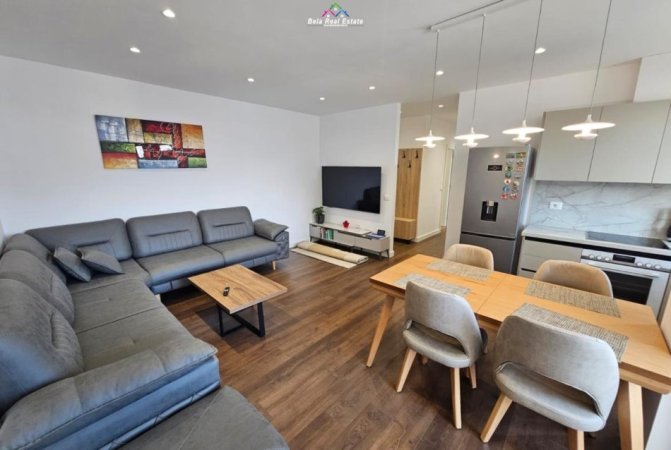 Shqiperi, jepet me qera apartament 2+1+Ballkon Kati 7, 100 m² 1.000 € (Mine Peza)