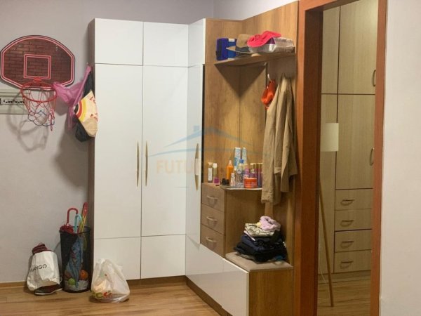 Tirane, jepet me qera apartament 2+1+Aneks+Ballkon Kati 3, 102 m² 550 € (YZBERISHT)