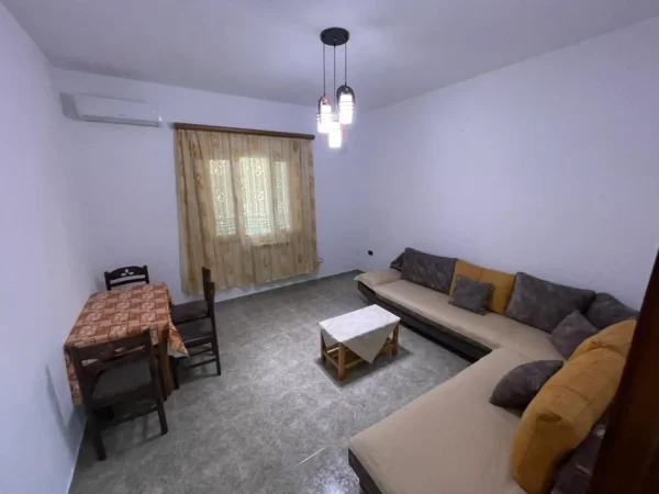 Tirane, jepet me qera apartament 2+1+Ballkon Kati 2, 110 m² 400 € (Rruga Myslym Keta)