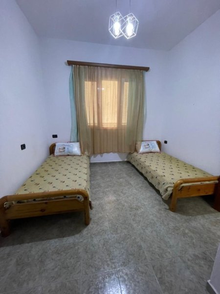 Tirane, jepet me qera apartament 2+1+Ballkon Kati 2, 110 m² 400 € (Rruga Myslym Keta)