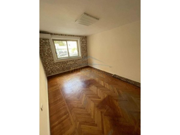 Tirane, jepet me qera apartament Kati 1, 130 m² 1.000 € 