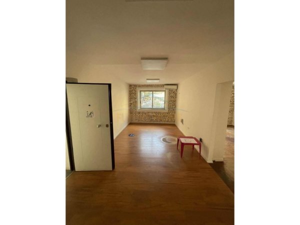 Tirane, jepet me qera apartament Kati 1, 130 m² 1.000 € 