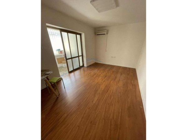 Tirane, jepet me qera apartament Kati 1, 130 m² 1.000 € 