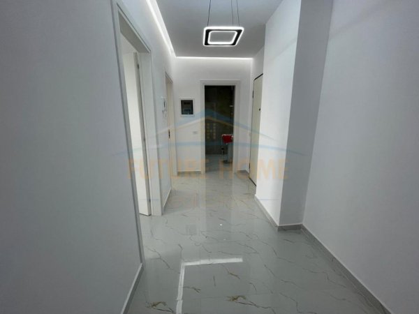 Tirane, jepet me qera ambjent biznesi Kati 1, 90 m² 500 € 
