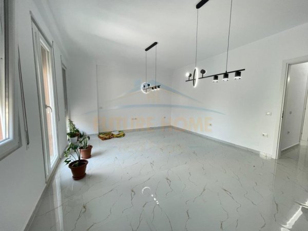 Tirane, jepet me qera ambjent biznesi Kati 1, 90 m² 500 € 