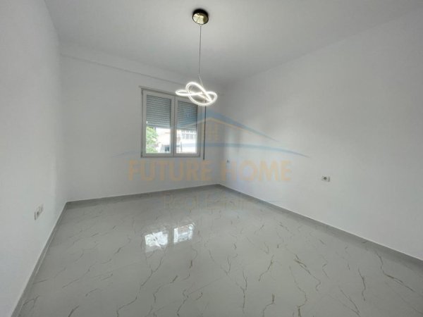 Tirane, jepet me qera ambjent biznesi Kati 1, 90 m² 500 € 