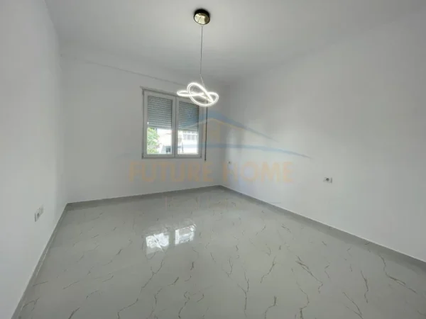 Tirane, jepet me qera ambjent biznesi Kati 1, 90 m² 500 € 
