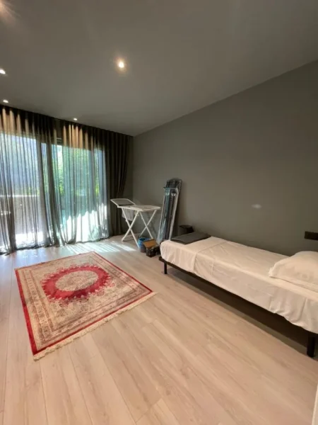 Tirane, jepet me qera apartament 2+1+Ballkon Kati 7, 105 m² 2.500 € (Lion Park)