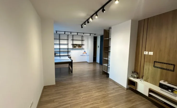 Tirane, shitet ambjent biznesi Kati 5, 374 m² 