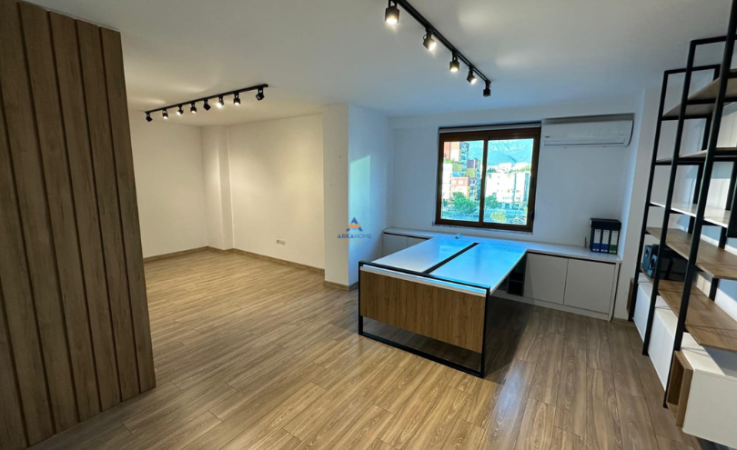 Tirane, shitet ambjent biznesi Kati 5, 374 m² 