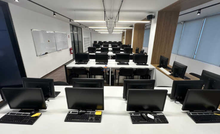 Tirane, shitet ambjent biznesi Kati 5, 374 m² 