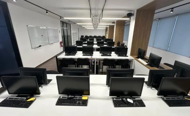 Tirane, shitet ambjent biznesi Kati 5, 374 m² 