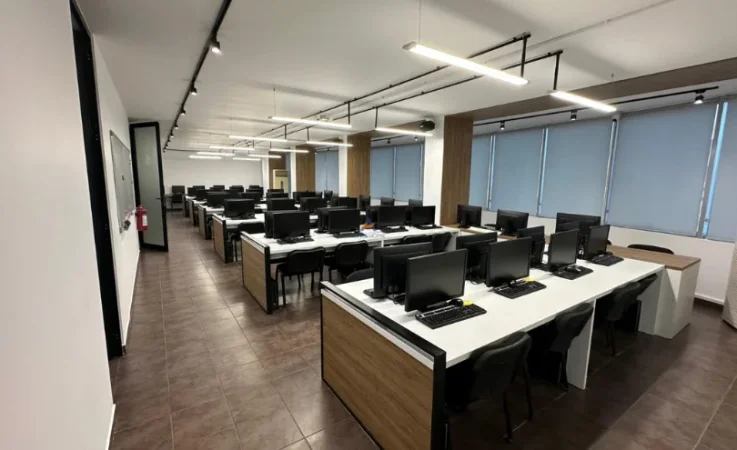 Tirane, shitet ambjent biznesi Kati 5, 374 m² 