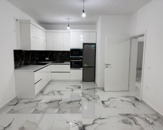 Tirane, jepet me qera apartament 2+1 Kati 1, 120 m² 350 € (tek Top Channel)