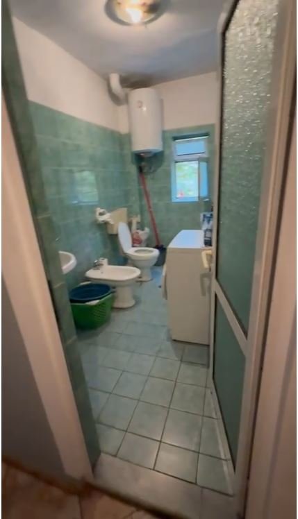 Jepet me Qera Apartament 1+1 tek Tek ish Restorant Durrësi, Kati 4, 70 m² 400 €URO