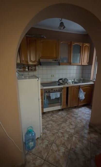 Jepet me Qera Apartament 1+1 tek Tek ish Restorant Durrësi, Kati 4, 70 m² 400 €URO