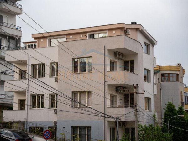 Tirane, jepet me qera ambjent biznesi , 658 m² 6.000 € 