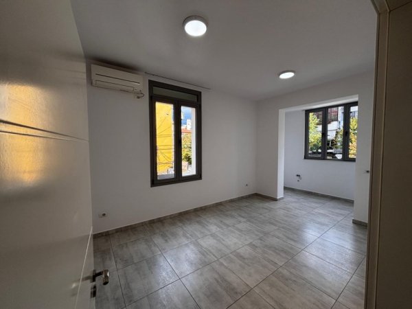Tirane, jepet me qera zyre Kati 2, 75 m² 500 € (Medreseja/Rr.e Dibres)