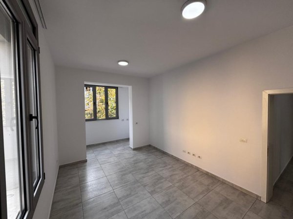 Tirane, jepet me qera zyre Kati 2, 75 m² 500 € (Medreseja/Rr.e Dibres)