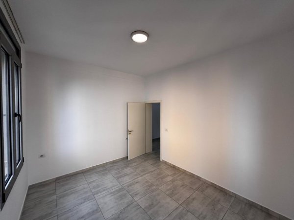 Tirane, jepet me qera zyre Kati 2, 75 m² 500 € (Medreseja/Rr.e Dibres)