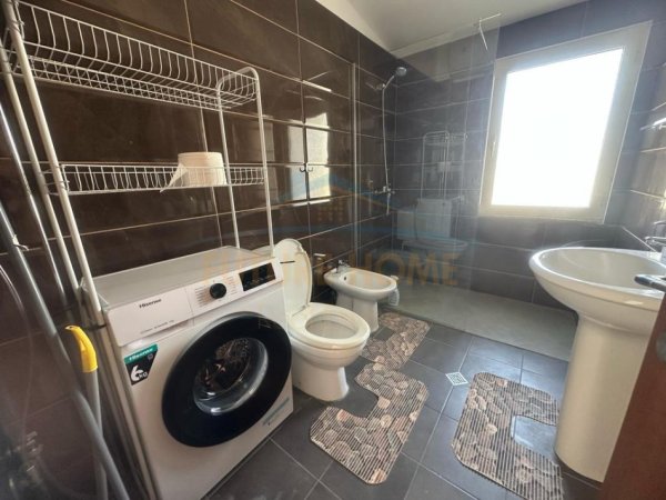 Tirane, jepet me qera ambjent biznesi , 658 m² 6.000 € 