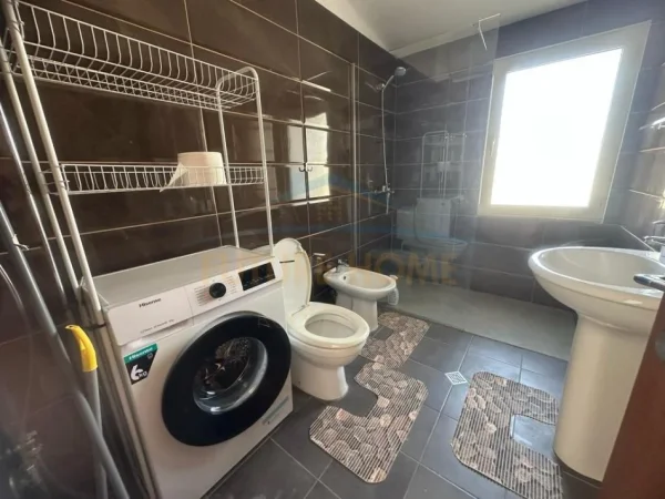 Tirane, jepet me qera ambjent biznesi , 658 m² 6.000 € 