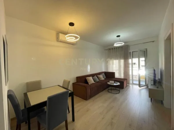 Tirane, jepet me qera apartament 1+1 Kati 1, 62 m² 700 € (Liqeni thate)
