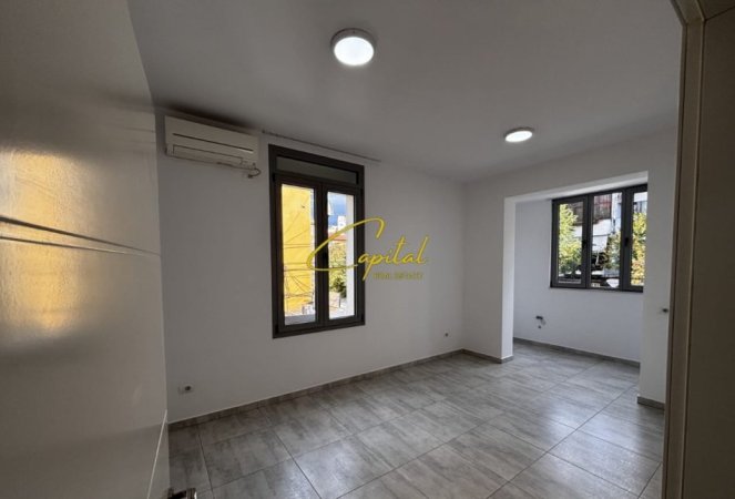 Tirane, jepet me qera zyre Kati 2, 75 m² 500 € (RRUGA E DIBRES)