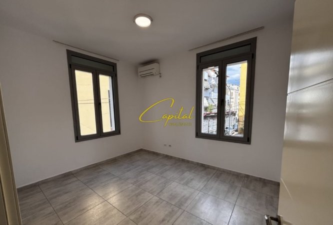 Tirane, jepet me qera zyre Kati 2, 75 m² 500 € (RRUGA E DIBRES)