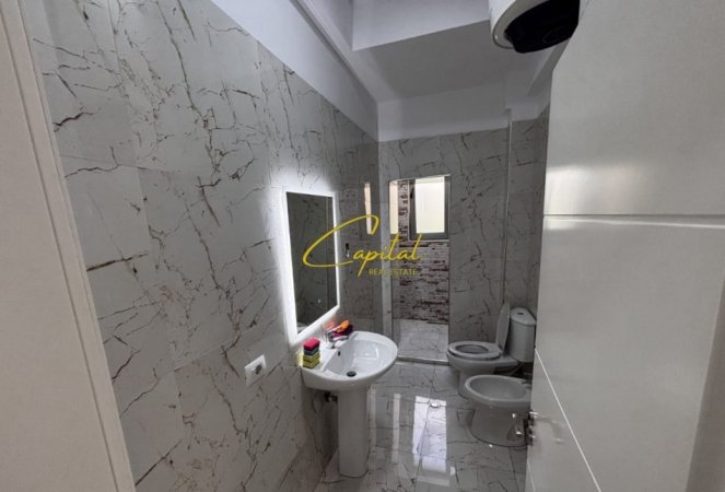 Tirane, jepet me qera zyre Kati 2, 75 m² 500 € (RRUGA E DIBRES)