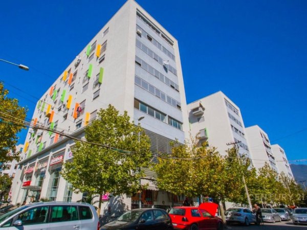 Tirane, jepet me qera apartament 2+1 Kati 3, 100 m² 525 € (Concord Center)