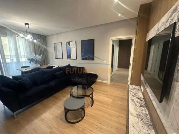 Tirane, jepet me qera apartament 2+1+Ballkon Kati 4, 125 m² 1.500 € (Qender)
