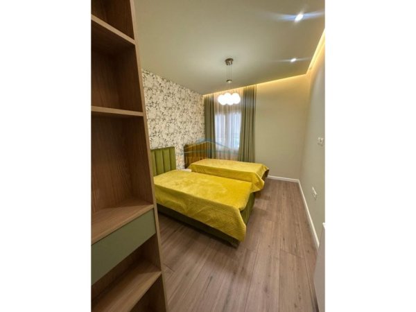 Tirane, jepet me qera apartament 2+1+Ballkon Kati 4, 125 m² 1.500 € (Qender)