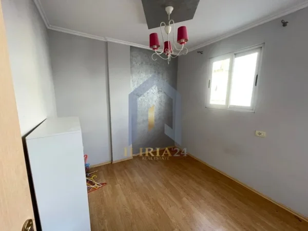 Tirane, shitet apartament 3+1+Ballkon Kati 4, 119 m² 255.000 € (Bllok Rruga Perlat Rexhepi)